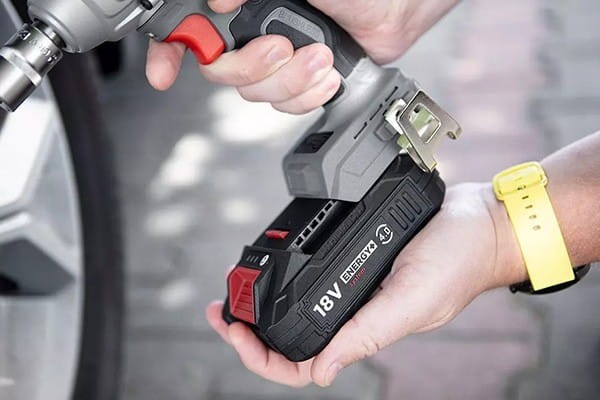 Akumulator, zasilanie akumulatorem, 58G004-1, 18V, Li-Ion, 4Ah, Energy+, Battery Boost, Graphite