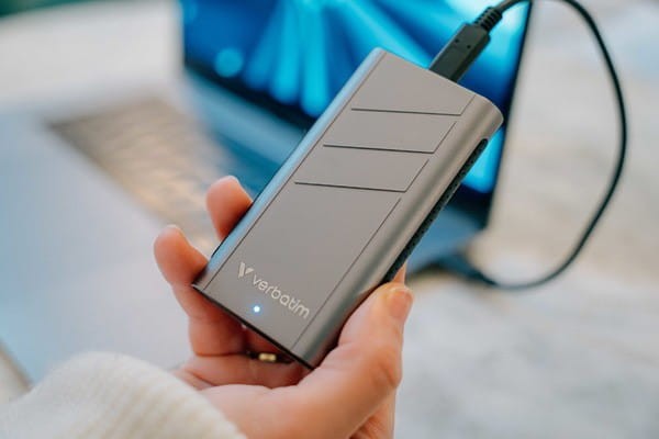 SSD Zewnętrzny Verbatim TurboMetal SSD, 32022, 2000GB, Nero Backup, Srebrny, w zestawie kabel USB-C 20 cm, M.2, 2000 MB/s-R, USB C