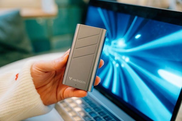 SSD Zewnętrzny Verbatim TurboMetal SSD, 32022, 2000GB, Nero Backup, Srebrny, w zestawie kabel USB-C 20 cm, M.2, 2000 MB/s-R, USB C