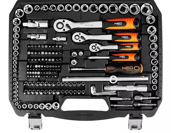 Zestaw kluczy nasadowych10-220, 220 szt, rozmiary 1/4, 1/2, 3/8, walizka, NEO TOOLS
