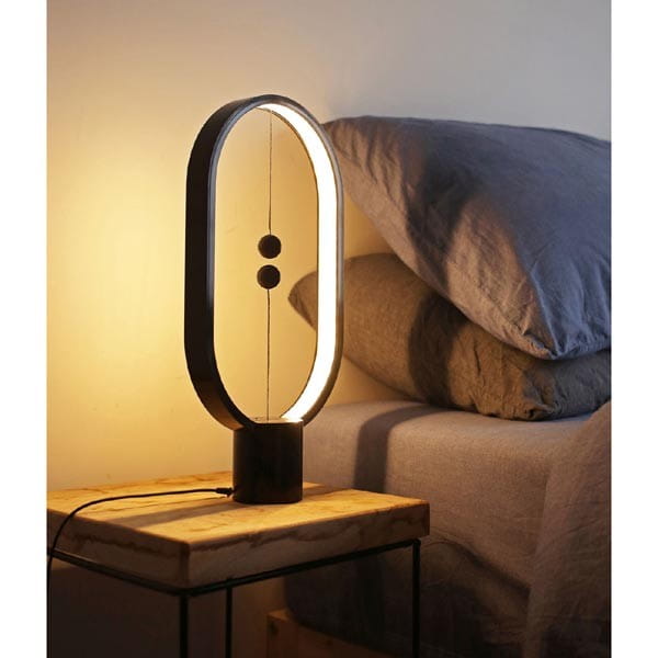 Lampka nocna Heng Balance Ellipse, czarna, 5V/1A, ciepła biel, USB, z włącznikiem magnetycznym, Allocacoc