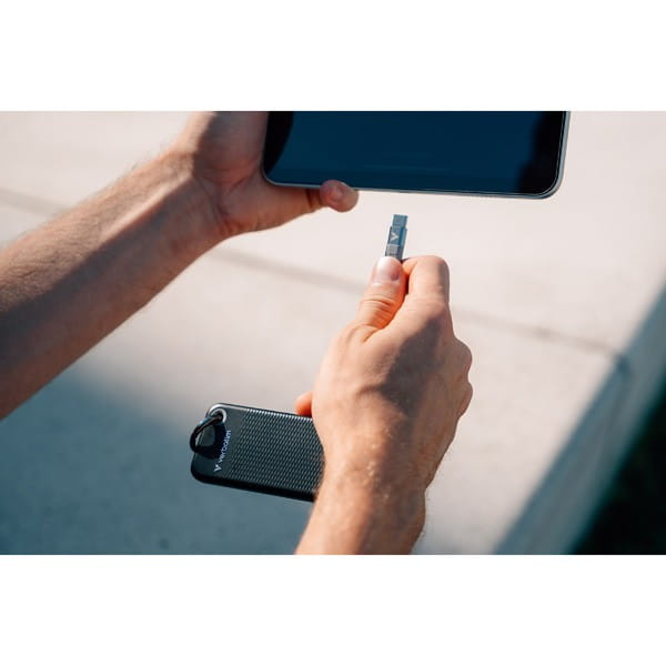 SSD Zewnętrzny Verbatim Pocket SSD Black/Blue, 32195, 2000GB, czarny, M.2, zawiera kabel USB C, 1000 MB/s-R, USB-C, 1000 MB/s-W