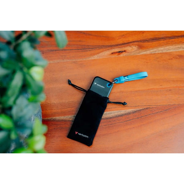 SSD Zewnętrzny Verbatim Pocket SSD Black/Blue, 32195, 2000GB, czarny, M.2, zawiera kabel USB C, 1000 MB/s-R, USB-C, 1000 MB/s-W