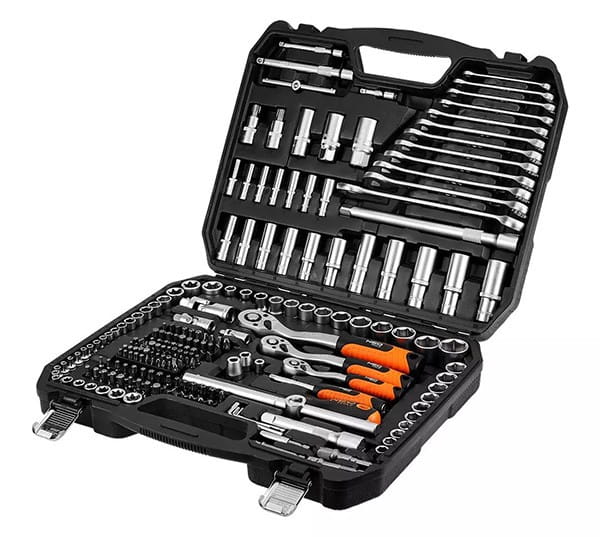 Zestaw kluczy nasadowych10-220, 220 szt, rozmiary 1/4, 1/2, 3/8, walizka, NEO TOOLS