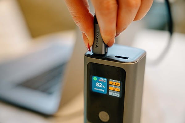 Verbatim, Powerbank z wyświetlaczem TFT, Charge ,n, Go, 32269, 27000mAh, szara