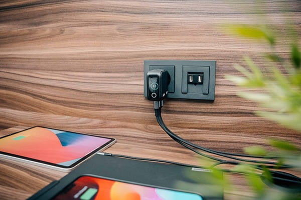 Verbatim, Mini ładowarka GaN z wyświetlaczem 2 x USB-C / 1 x USB-A, czarna, 65W, Wymienne wtyczki EU, UK, USA