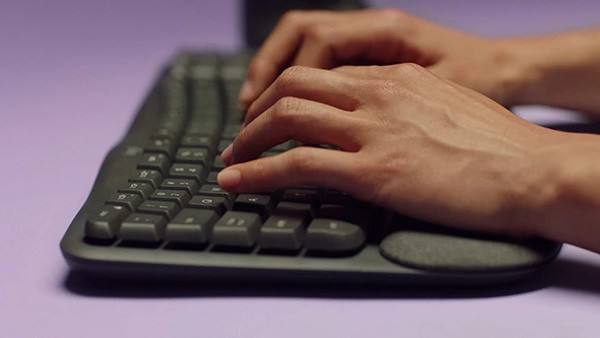 Logitech WAVE KEYS klawiatura bezprzewodowa CZ/SK, szara ergonomiczna