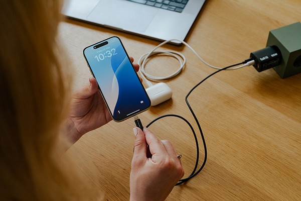 Verbatim USB kabel USB C (M) - Apple Lightning M, 27W, 1m, czarno-biały, box, 32392