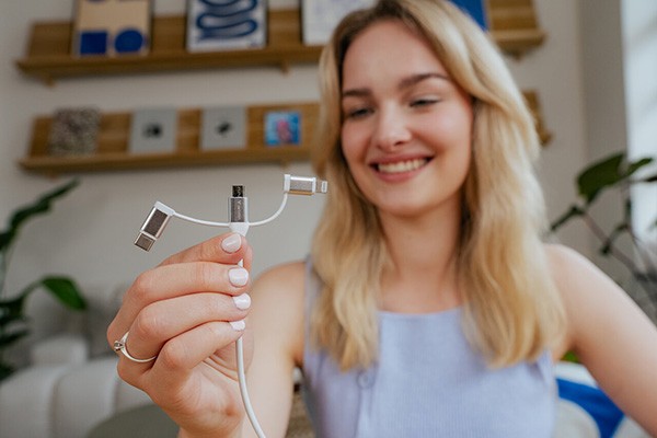 Verbatim USB kabel USB A M - Micro-B, USB-C, Lightning Cable, 18W, 1m, biała, box, 32394