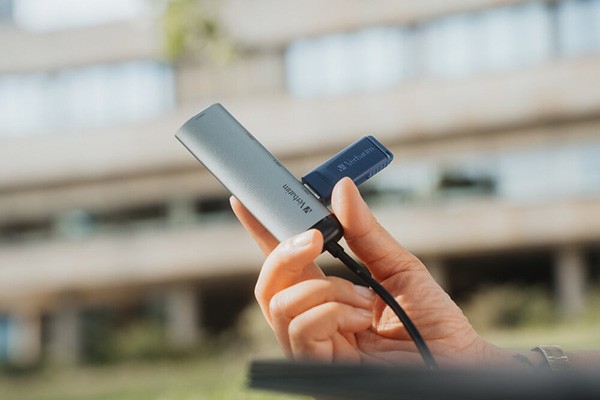 USB (3.2) Gen 1 4-port, 49147, szara, długość przewodu 15cm, Verbatim, 1 x połączenie USB-C, porty 4 x USB 3.2 Gen 1