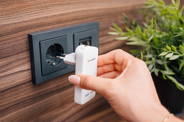 Nabíječka Essentials Slim, Ładowarka sieciowa GaN USB-C1 PD 3.0 , USB-C2 PD 3.0, biała, 65W