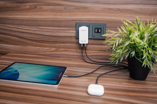 Nabíječka Essentials Slim, Ładowarka sieciowa GaN USB-C1 PD 3.0 , USB-C2 PD 3.0, biała, 65W