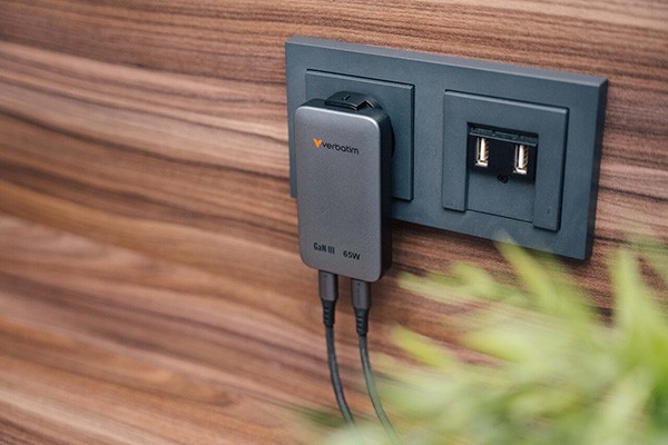 Nabíječka Essentials Slim, Ładowarka sieciowa GaN USB-C1 PD 3.0 , USB-C2 PD 3.0, szara, 65W
