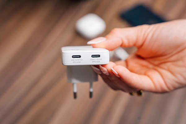Nabíječka Essentials Slim, Ładowarka sieciowa GaN USB-C1 PD 3.0 , USB-C2 PD 3.0, biała, 65W